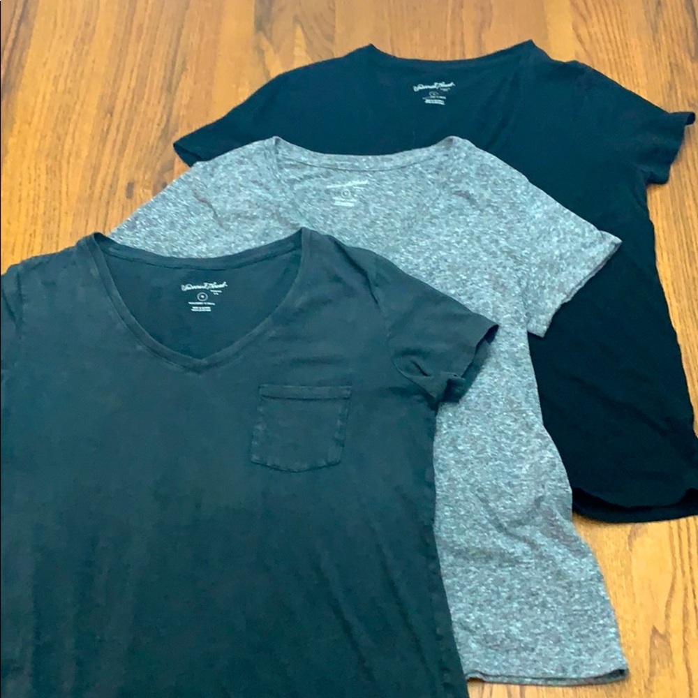 3 pack V-neck shirts
